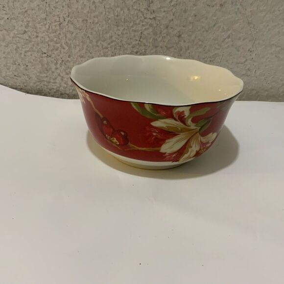 222 Fifth Fleur rouge Fine China Bowl Floral Design Porcelain Soup or Salad Bowl - Picture 1 of 7